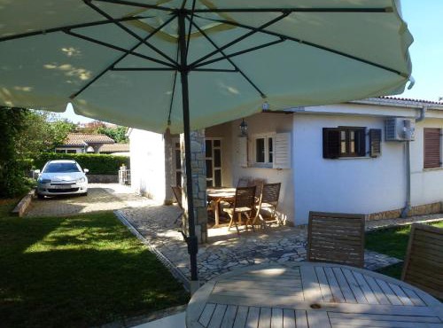 Apartments Mladen