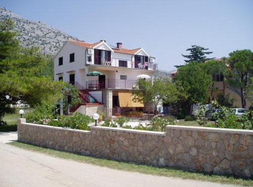 Apartments & Rooms Luka