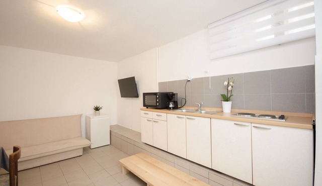 Apartments Up and Down (94401-A2) - Rupe