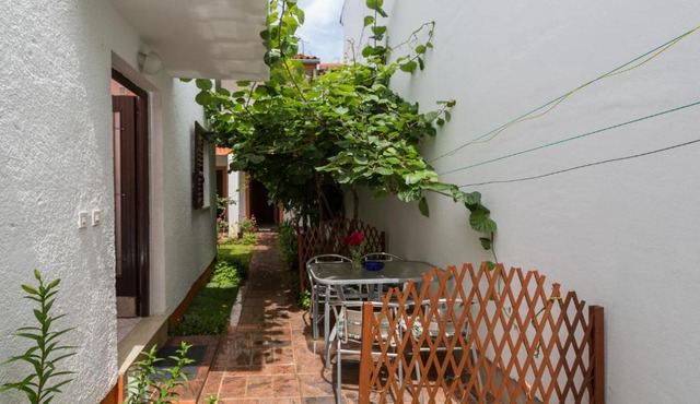 Apartments with parking space Porec - 7137