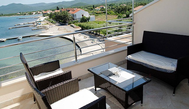 Awesome apartment in Sreser with WiFi in Sreser