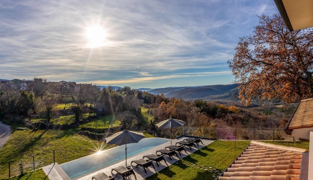 Awesome home in Boljun