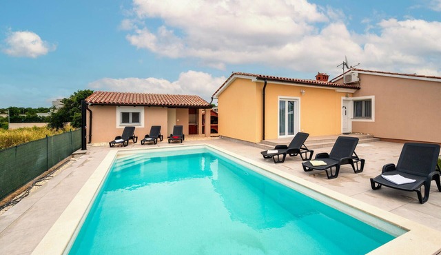 Awesome home in Galizana with private swimming pool, can be inside or outside
