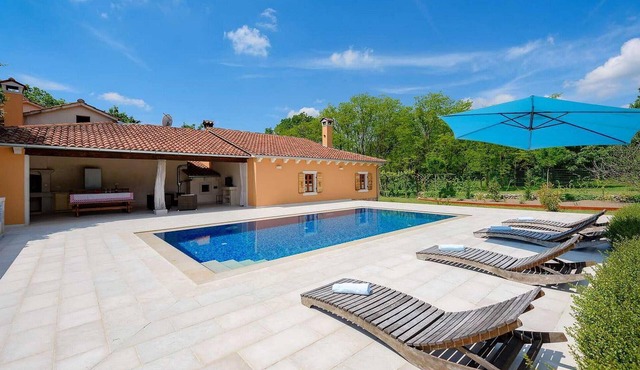 Awesome home in Sv. Petar u Sumi