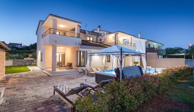Awesome home in Stinjan