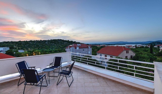 Beach front home in Murter with house sea view