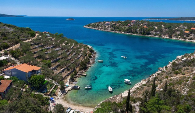 Beachfront family-friendly house with hot tub Cove Stratinčica, Korčula (K-9265)