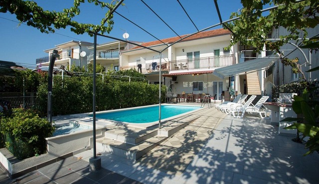 Beachfront Holiday Home with pool MaMi