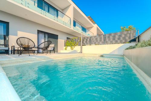 Beachfront Villa Azzuro with Seaview