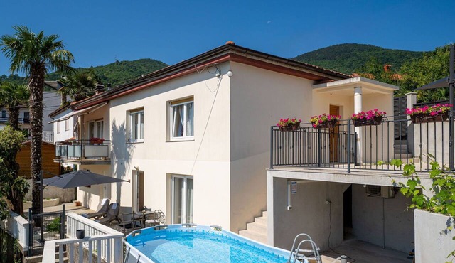 Beautiful apartment for 3 guests with WIFI, A/C, private pool, TV and terrace