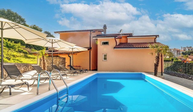 Beautiful apartment for 5 guests with pool, WIFI, A/C, hot tub, TV, terrace and panoramic view