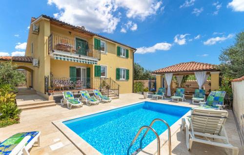 Beautiful Apartment In Fondole