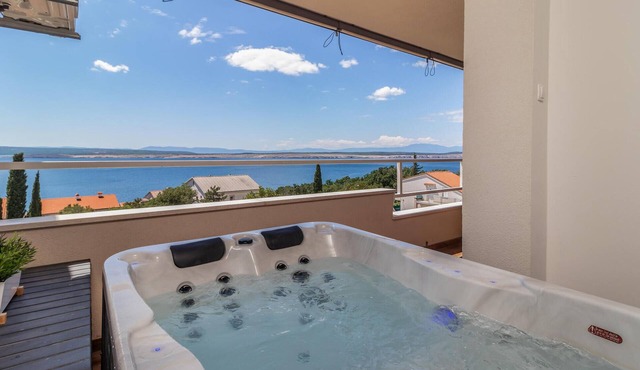 Beautiful apartment in Dramalj with WiFi
