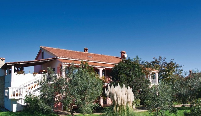 Beautiful apartment in Liznjan with WiFi