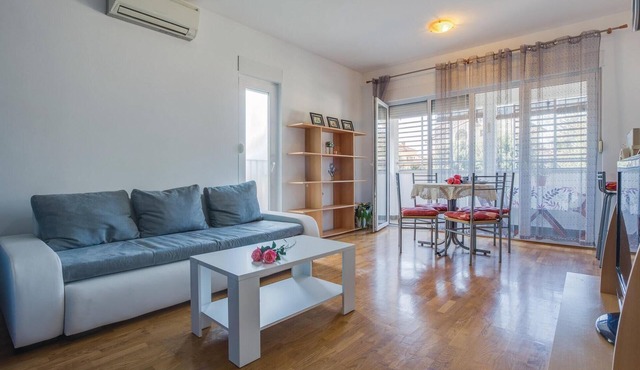 Beautiful apartment in Umag with WiFi
