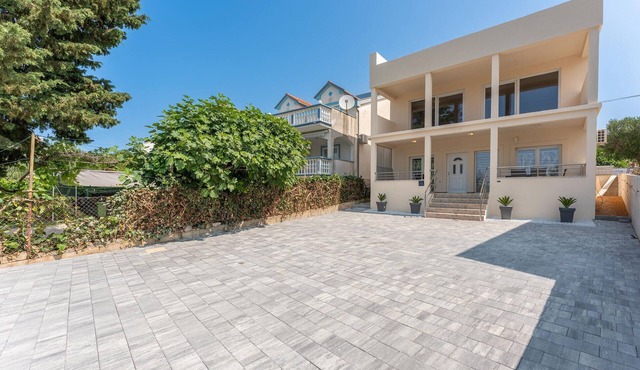 Beautiful home in Sv.Petar na Moru with WiFi