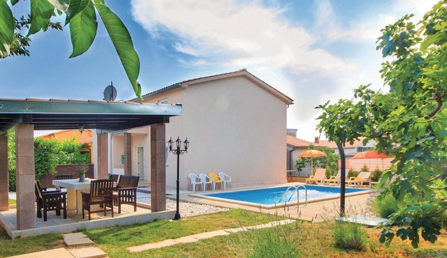 Beautiful home in Pula