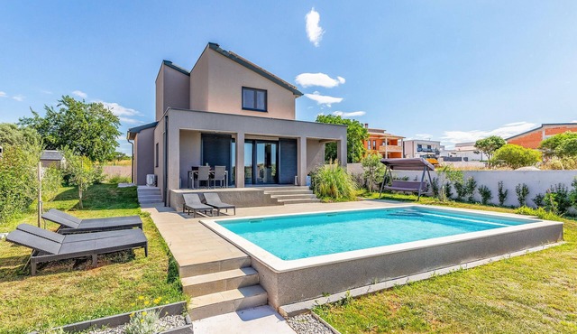 Beautiful home in Pula