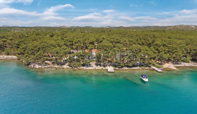Beautiful home in Sibenik with WiFi