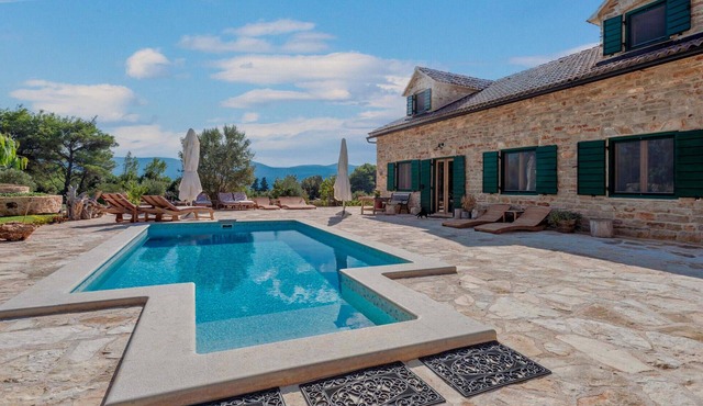 Beautiful home in Stari Grad