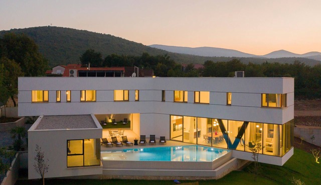 Beautiful home in Zmijavci with sauna