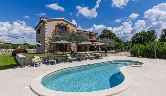 Beautiful private villa with WIFI, A/C, private pool, TV, terrace, pets allowed and panoramic view