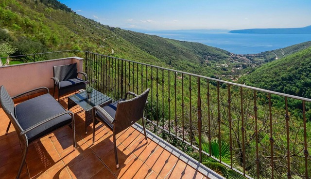 Beautiful villa for 6 guests with A/C, WIFI, TV, terrace, panoramic view and parking
