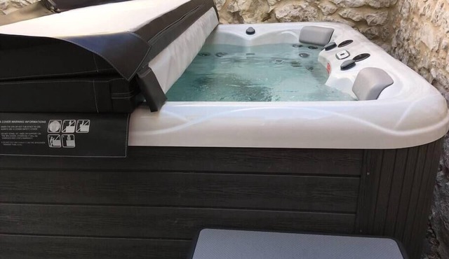 Casa Antea ★ 3 BR with Jacuzzi,Terrace & Parking ★