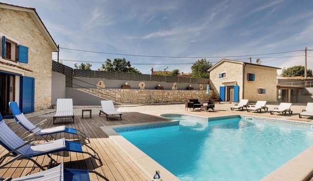 Charming 4-BR Spa Villa with Pool & playground