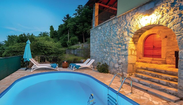 Charming 5-BR Villa with Pool near Beaches