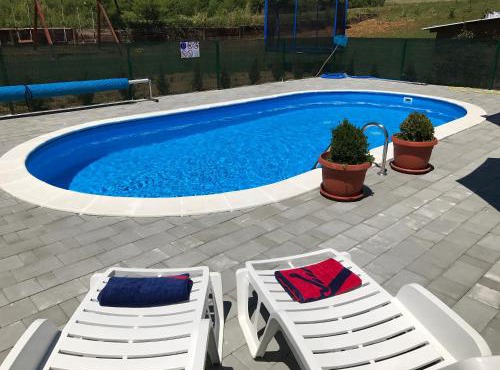 Charming Apartment in Rakovica with Shared Pool