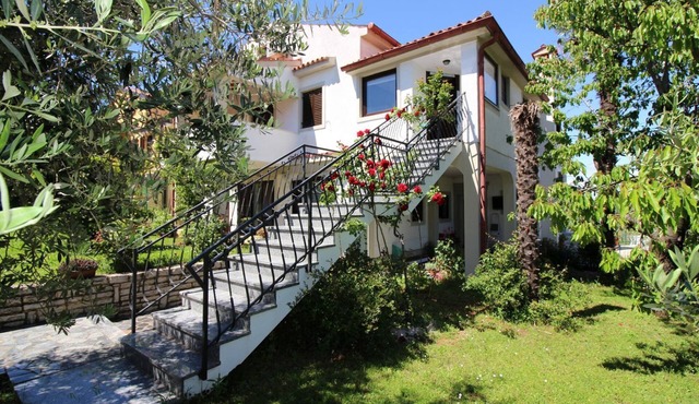 Charming flat with private balcony, private parking, WiFi and only 700 metres to the beach