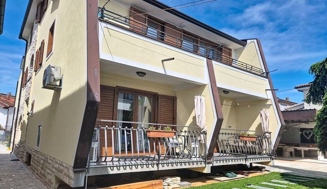 Cosy apartment for 4 people with WIFI, A/C, TV, terrace and pets allowed