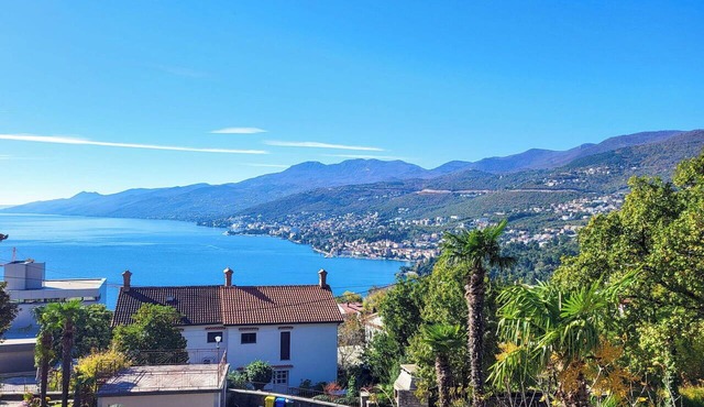Cosy apartment for 8 guests with pool, A/C, WIFI, TV and balcony