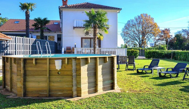 Cosy apartment for 8 people with private pool, WIFI, A/C, TV and terrace