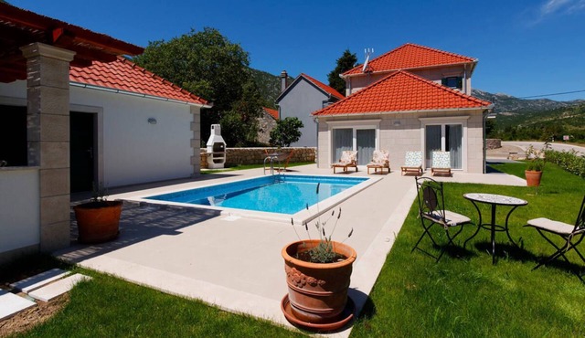 Countryside villa with private swimming pool, Split-Dalmatia