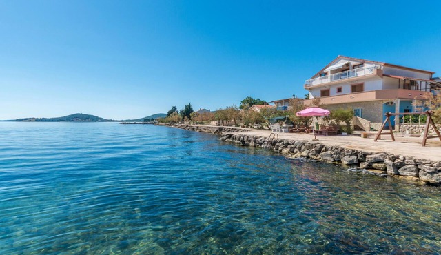 Cozy apartment in Nevidane with house sea view