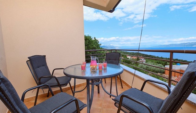 Cozy apartment LARISSA wth sea view 300m from the beach
