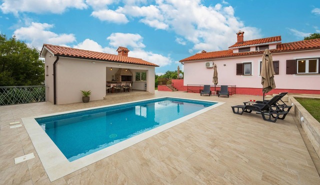 Cozy home in Sveti Bartol