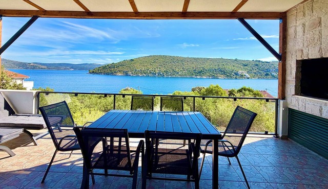 Delightful vacation house for your perfect holiday escape on Drvenik Veliki