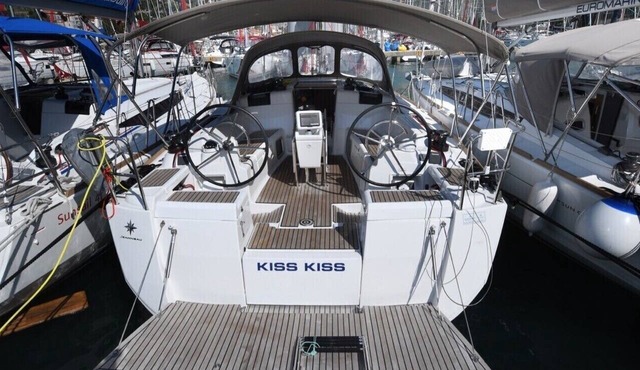 Dubrovnik Delight: A Sun-Kissed Sailing Experience