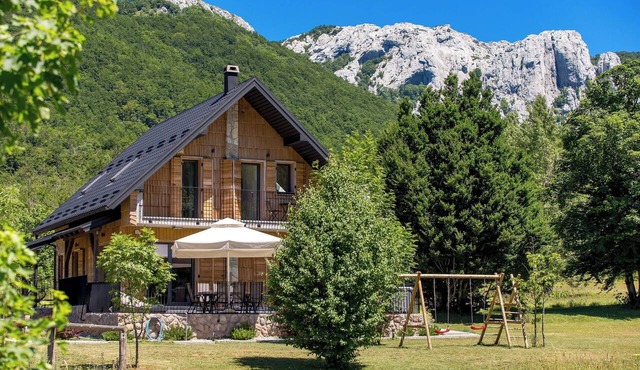 Eco mountain retreat in Velebit near the sea and national parks.