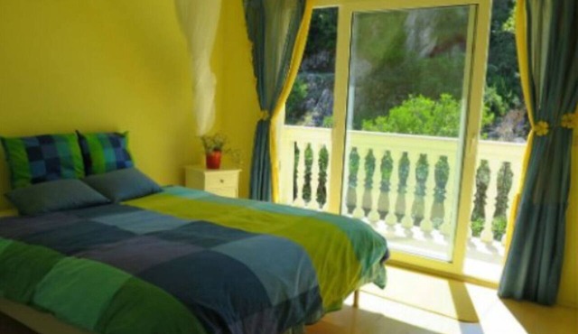 EXCLUSIVE 2 Bed SEAFRONT Apt - STUNNING VIEWS