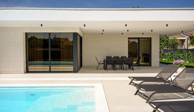 Exklusive Luxusvilla with heated pool - pet friendly