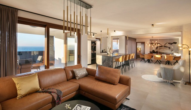Exquisite 5-Star Luxury: Stunning 4-Bedroom Apartment with Panoramic Seaviews