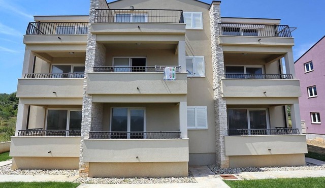 Gemütliche Ferienwohnung Prizemlje by Interhome