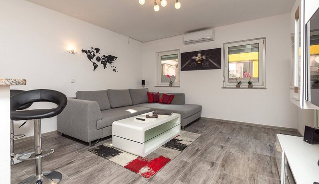 Gorgeous apartment in Pula with WiFi