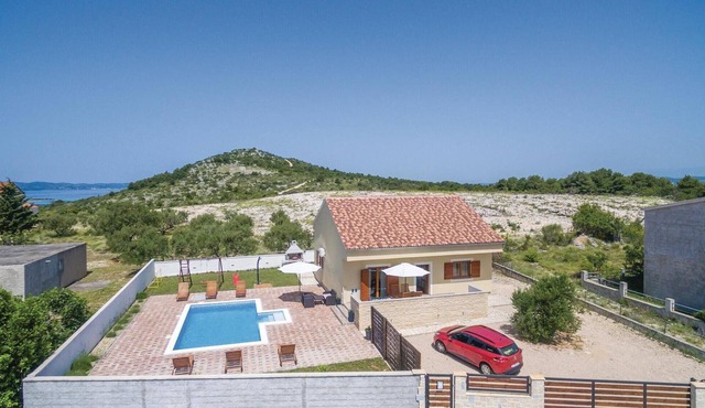 Gorgeous home in Biograd