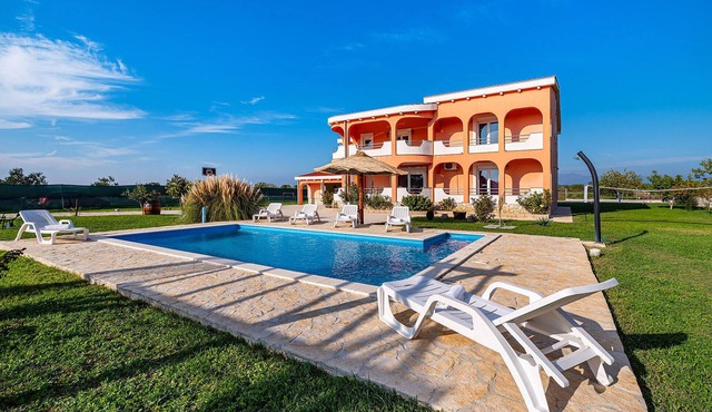 Gorgeous home in Galovac