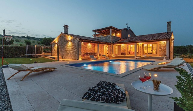 Gorgeous home in Krnica with sauna